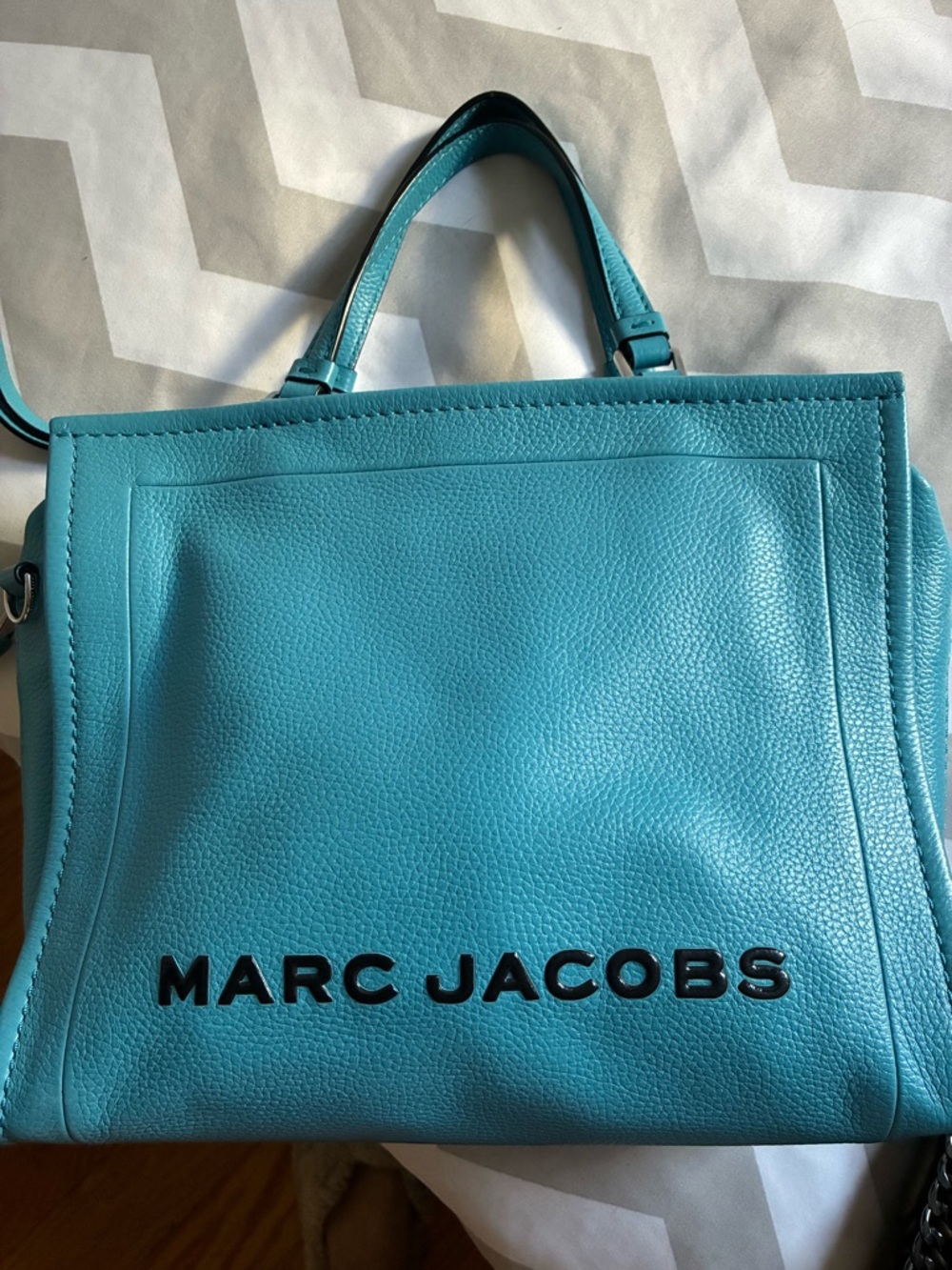 Marc Jacobs Turquoise Pebbled Leather Tote with Logo - Picture 2 of 7